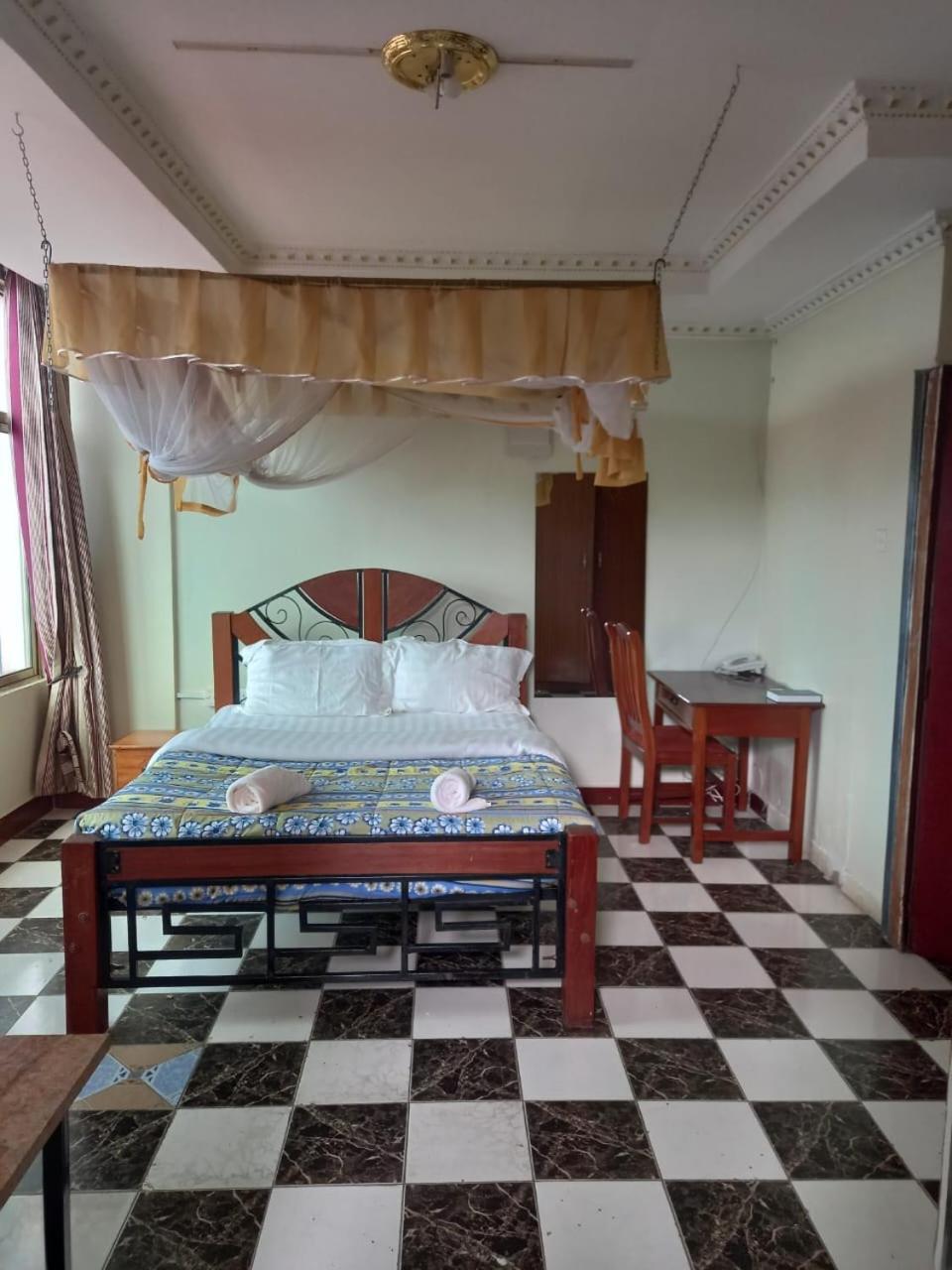 Newstead Hotel נאיוואשה מראה חיצוני תמונה