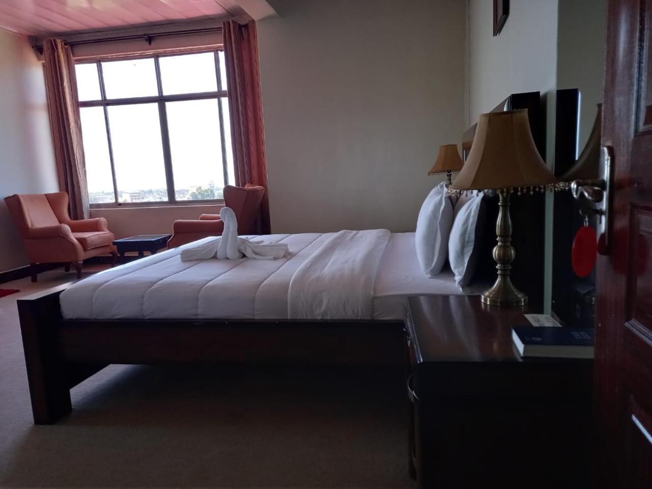 Newstead Hotel נאיוואשה מראה חיצוני תמונה