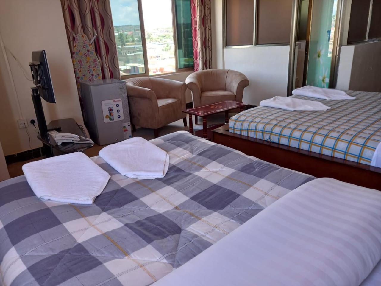 Newstead Hotel נאיוואשה מראה חיצוני תמונה
