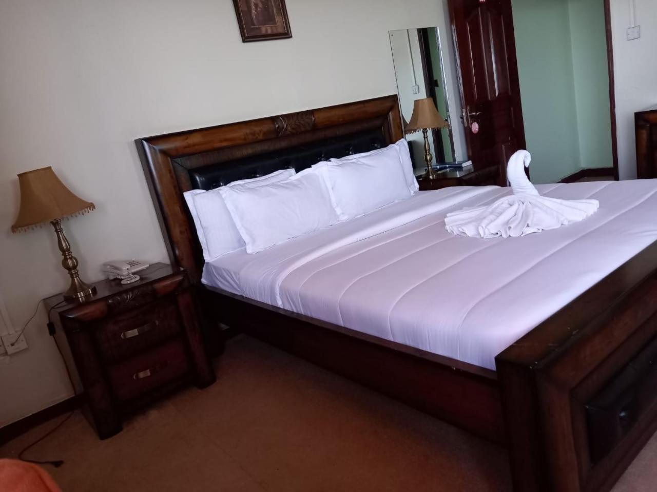 Newstead Hotel נאיוואשה מראה חיצוני תמונה