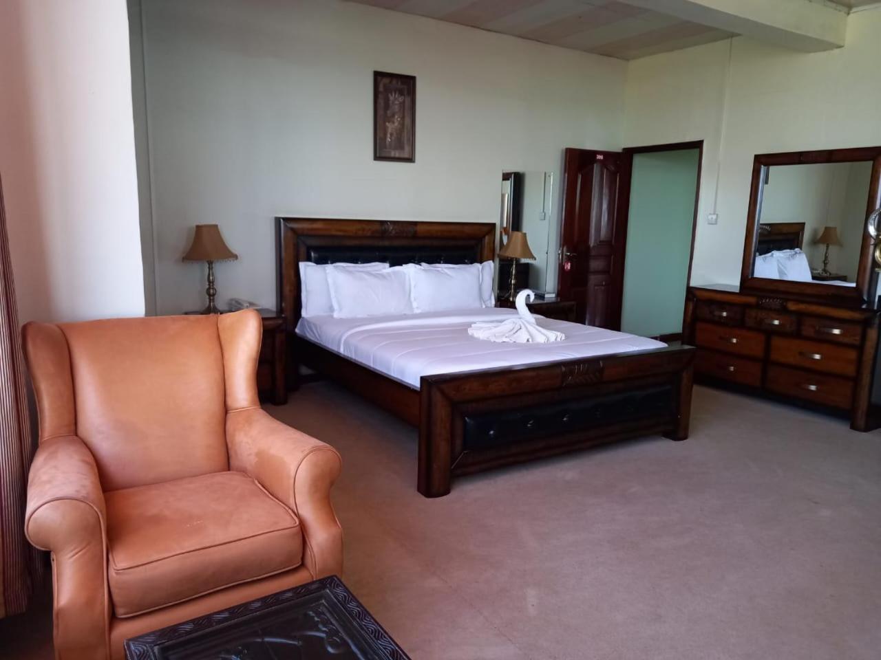 Newstead Hotel נאיוואשה מראה חיצוני תמונה