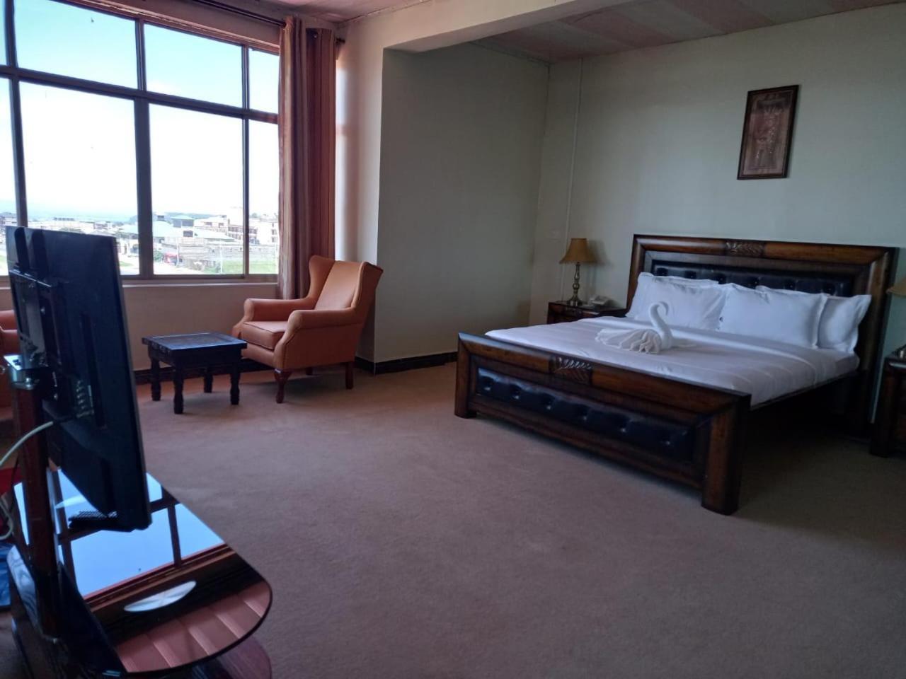 Newstead Hotel נאיוואשה מראה חיצוני תמונה