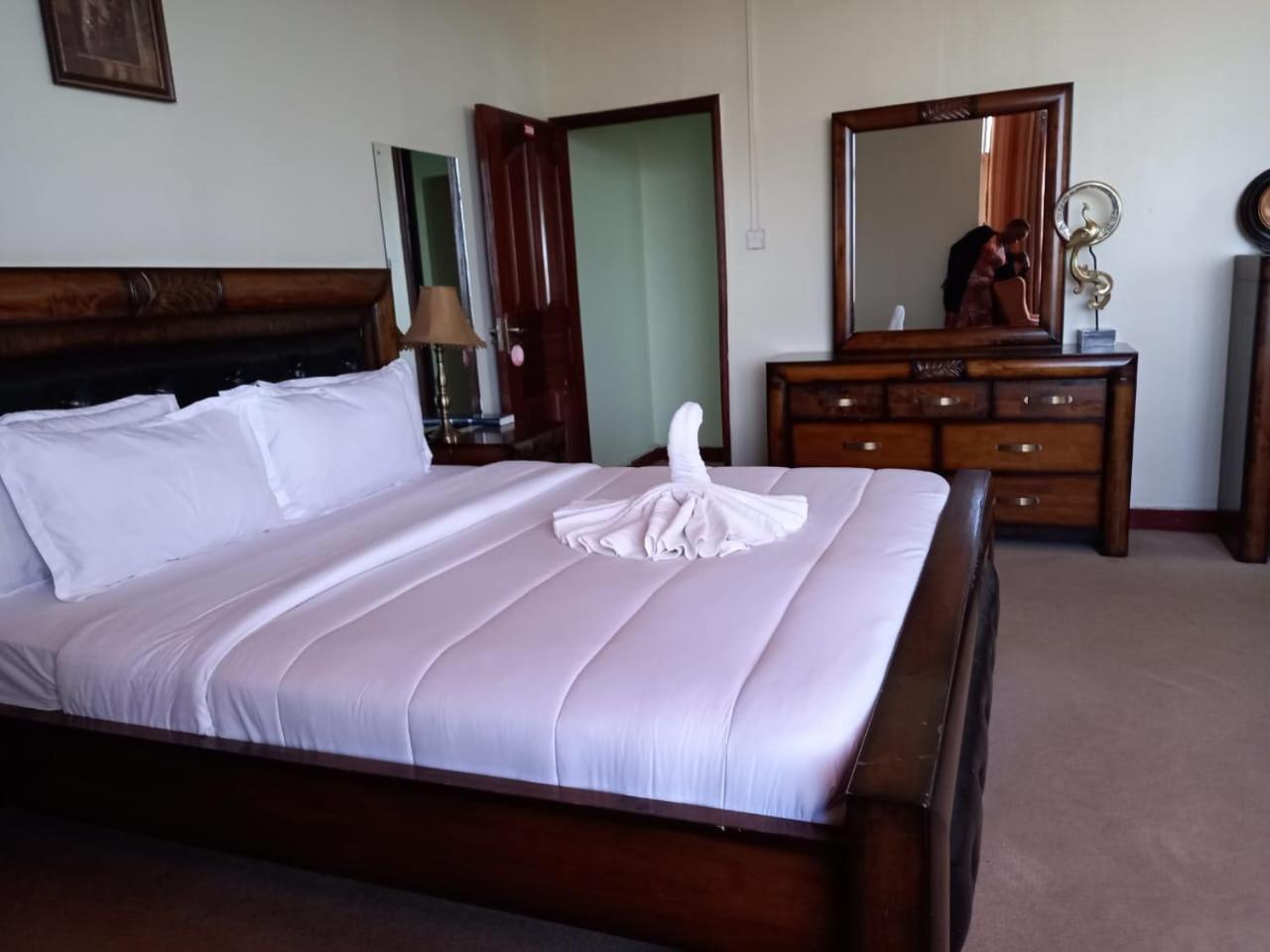 Newstead Hotel נאיוואשה מראה חיצוני תמונה